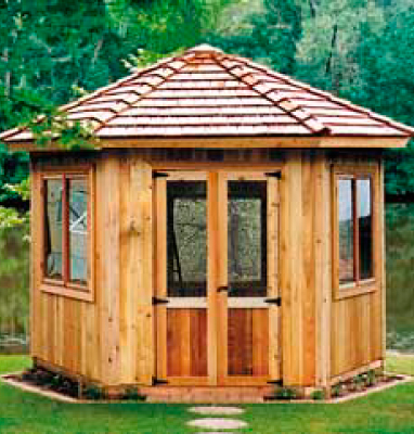 ぐるりと窓を設けたガゼボは、今までにないスタイル。網戸付きでオールシーズン心地よく楽しめます。